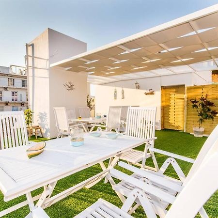 Neoclassical Apartment With 2 Bedrooms In Пирея Екстериор снимка